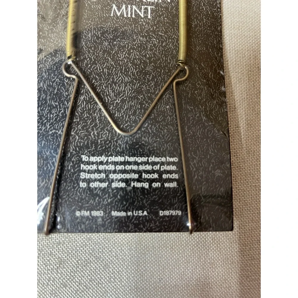 Vintage 1983 Franklin Mint Wire Plate Hanger – Made in USA Plate Wall Display